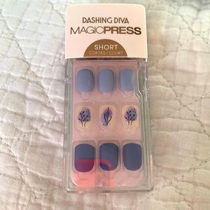Dashing Diva Magic Press Short Nail Stick Ons